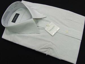 【Maxspelio】レギュラーカラー・形態安定加工（ノーアイロン）半袖シャツ・ホワイト地にグレー系縦縞・襟廻り40