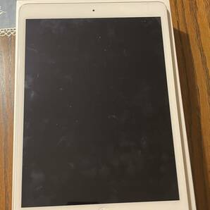 Apple iPad 第8世代 32GB シルバー MYLA2J/A 中古美品、箱付きの画像1