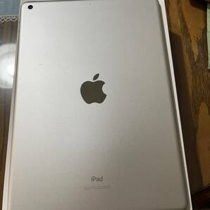 Apple iPad 第8世代 32GB シルバー MYLA2J/A 中古美品、箱付きの画像3