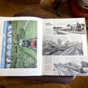 イギリス　1961年　鉄道　蒸気機関車　TRAINS　ILLUSTRATED　ANNUAL　本　イラスト　写真　洋書　インテリア小物　撮影背景