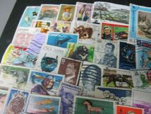 ★使用済　外国切手　中型・大型色々 　約２００枚_画像6