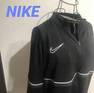 新品未使用タグ付き　NIKE ナイキ　ジャージ　ウインドブレーカー　レディース