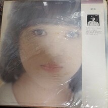 LP Yoshimi Iwasaki / Saisons / 岩崎良美 セゾン 帯付 インサート付 ポスター付き C28A0132C_画像2