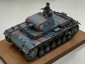 ドラゴン 1/35 Ⅲ号戦車E型 完成品　フィギュア、ベースセット