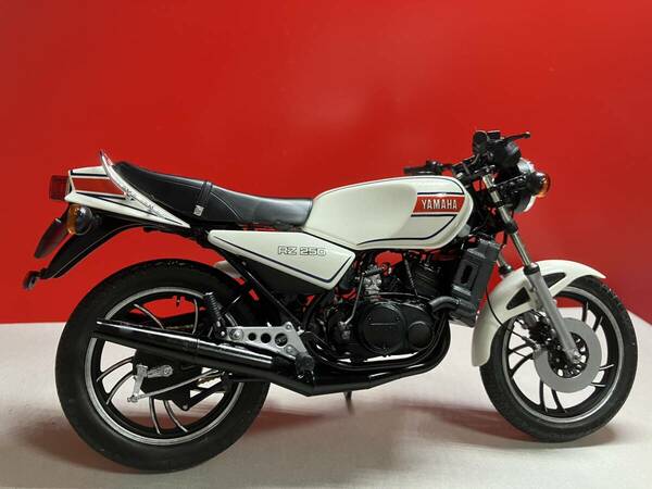 1/12スケールヤマハRZ250 プラモデル完成品