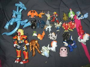  at that time goods digimon, Yugioh mini figure together 