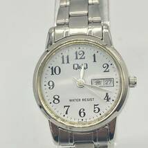 1円〜 4M CITIZEN Q&Q腕時計 2005 シチズン クォーツ QUARTZ腕時計 動作未確認 スライド式フリーアジャストバンド 白文字盤 デイデイト_画像2