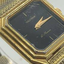 1円〜 4M WALTHAM 腕時計 750808 クオーツ QUARTZ腕時計 動作未確認 ステンレススティールバック ブランド ゴールドベルド ブラック文字盤_画像6