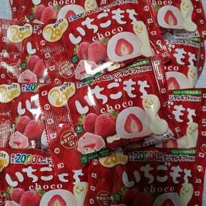 チロルチョコ　いちごもち　7個入り×10袋