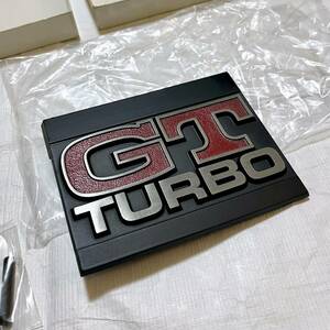 ★新品 スカイライン ジャパン 2000 GT TURBO -フロント グリル エンブレム - ニッサン 日産 旧車 DATSUN 純正 ターボ デッドストック レア