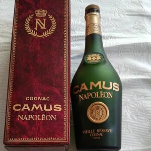 空ビンと空箱 カミュ ナポレオン 古酒 ブランデー 赤箱 インテリア 置物 CAMUS VIEILLE RESERVE 700