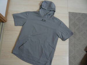 オークリー　Sサイズ（Mサイズに近い）プルオーバー半袖パーカー Enhance LT Fleece S/S Hoody 10.0/ トレーニング/FOA400161　中古良品