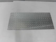 亜鉛メッキ　縞板　鉄板　板厚3.2mm　343mm x797 mm 1枚 切材　切板　溶接材　側溝蓋 _画像1