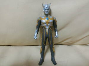 BANDAI 　　ウルトラヒーローシリーズからシャイニングウルトラマンゼロのソフビです。 