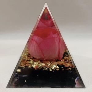 ピラミッドクリスタル 水晶 薔薇 ナチュラルエネルギー 装飾用 箱あり