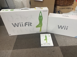 上12906 ほぼ新品 美品 Nintendo WiI 本体セット 任天堂 RVL-001 付属品 白 説明書 リモコン アダプター 外箱 バランスボード付き RVL-021