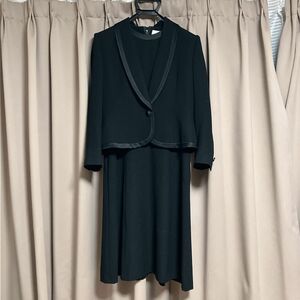 【美品】GIVENCHY ジバンシーハイフォーマル　礼服喪服　レディース スーツ