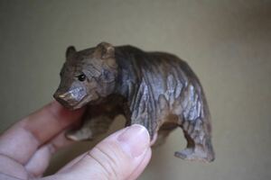  war front - Showa era the first period Hokkaido [ small old tree carving. bear ].. bear glass eyes 8.7cm. earth earth production *. earth toy * agriculture . fine art inspection :a dog /../ Asahikawa /..