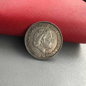 【希少品】オランダ　ユリアナ女王　2.5ギルダー銀貨　1962年　状態良好　本物保証　正規品　鑑定済み