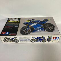 タミヤ 1/12 ヤマハ YZR-M1’05 NO46/NO05 チャンピオン 別売ゴロワーズデカール　チェーンセット付き　未制作品_画像6