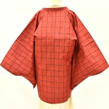 1円 道行コート 紬 正絹 赤色 格子文様 身丈80cm 同梱可 【kimonomtfuji】 1nfuji44379_画像2