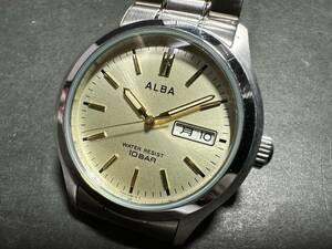 * collector worth seeing!! SEIKO ALBA 7N43-0BA0 Seiko Alba Date Vintage men's wristwatch silver gold color face clock stylish K107