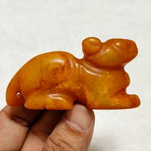 収集品 高古玉 鶏油黄 手彫り ネズミ 置物 根付