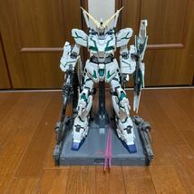 PG ユニコーンガンダム 最終決戦ver. 完成品　シールド台座未組み立て　LED組み込み済み_画像1