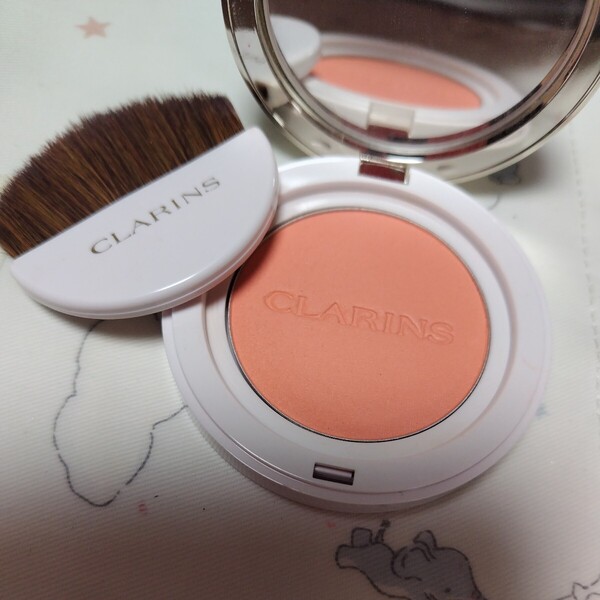 ★新品★人気色★CLARINS クラランス ジョリ ブラッシュ チーキーピーチィー チークカラー チーク 頬紅 フェースパウダー