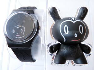 珍品 未使用 スウォッチとキッドロボットのコラボ kidrobot for swatch 電池交換稼働中 2011年モデル MIDNIGHT MAGI 品番GB249 金具欠け有