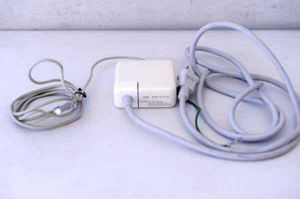 Apple純正 MacBook A1344 60W MagSafe AC電源アダプター