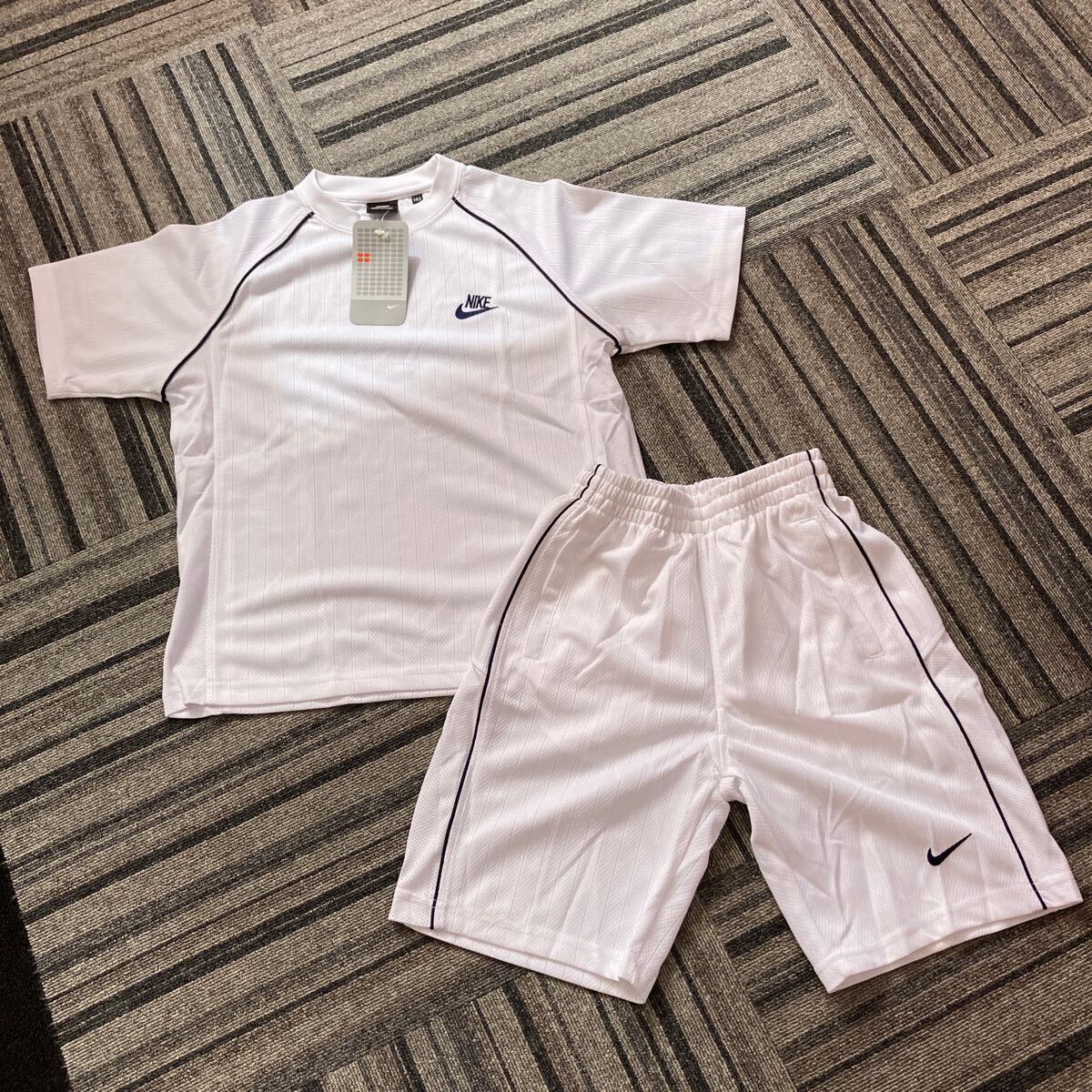 ◆美品◎NIKE スウェット セットアップ　ハーフパンツ　白　赤ライン 新品 NIKE上下セットアップ XLサイズ 白 ホワイト ロゴ刺繍