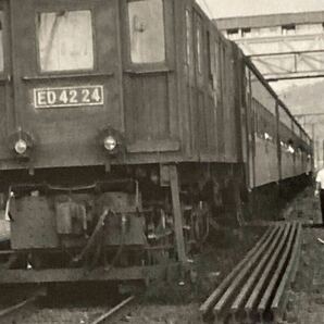 昭和鉄道写真：信越本線横川駅到着のED 42 24[横川]。1963年9月撮影。8.7×12.7㎝。の画像2