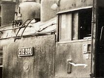 昭和鉄道写真：鹿児島機関区のC12 208/2景。撮影時期は1971年頃か。7.8×11.2㎝。_画像5