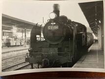 昭和鉄道写真：日豊本線行橋機関区のC11 194[行橋]/同機牽引貨物列車/2景。1971年頃撮影。7.7×11.2㎝。_画像3