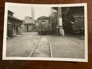 昭和鉄道写真：日豊本線宮崎機関区のC56 91[吉松]/C56 92[宮崎](この2機は鹿児島国体お召列車牽引）。撮影時期不明。7.7×11.1㎝。