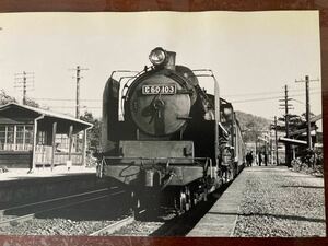 昭和鉄道写真：鹿児島本線牛ノ浜駅停車中のC60 103[鹿児島]牽引客レ。撮影時期不明。2L判。