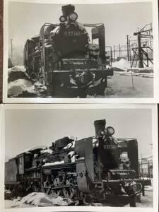 昭和鉄道写真：北海道岩見沢第一機関区のC57 144/2景。1976年頃撮影。7.7×11.1㎝。