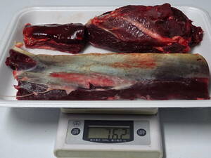 天然鹿肉　捕れたて鹿肉　　背ロース肉　その他　　７６２　ｇ　　同梱可能