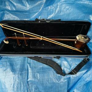  China musical instruments two . case attaching stringed instruments music musical performance abroad overseas China ethnic musical instrument .. Chinese kokyu 