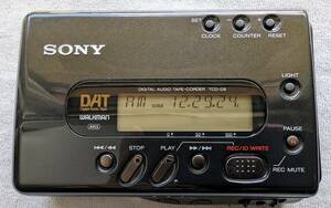 SONY TCD-D8 digital * audio * recorder DAT Walkman 