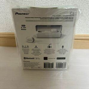 1円スタート 新品未使用未開封品 パイオニア 完全ワイヤレスイヤホン Bluetooth対応/左右分離型/マイク付き ホワイト SE-C5TW(W) Pioneerの画像3