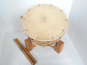 ● 和太鼓 締太鼓 締め太鼓 直径約35.5cm 平太鼓 和楽器 打楽器 伝統楽器 太鼓 バチ付き 台付