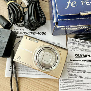 T1002 美品 OLYMPUS コンパクトデジタルカメラ FE-5050 ゴールド 充電器 ケーブル 箱付 オリンパス コンデジ デジカメ
