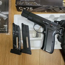 カーボネイト　CO2ガスガン　CZ75　2ndバージョン動作良好　レッグホルスター　スペアマガジン　ブローバック　_画像2