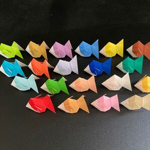 ハンドメイド折り紙 カラフル金魚 20匹