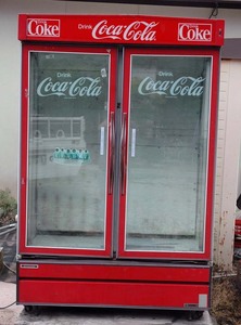  Coca Cola COCA-COLA refrigerator large used Showa era thing direct pick ip Tochigi prefecture arrow board city Junk exhibition cooling verification 