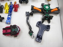 C5895★仮面ライダー玩具 パーツなど一式セット 大量まとめ売り 状態未チェック 現状渡し【ジャンク】_画像4