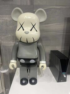 BE@RBRICK KAWS 1000% 2002 год 1st первый период Kaws фигурка очень большой в натуральную величину примерно 700mm MEDICOM TOY редкий 2