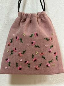 ☆ハンドメイド　お花の手刺繍　かわいい巾着　マーガレットいっぱい　ピンク　ギフト　ハーフリネン☆